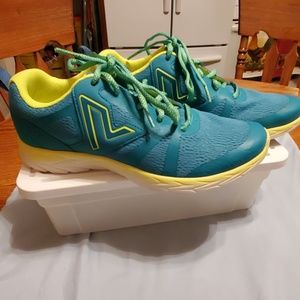 VIONIC ACTIVE SNEAKERS-